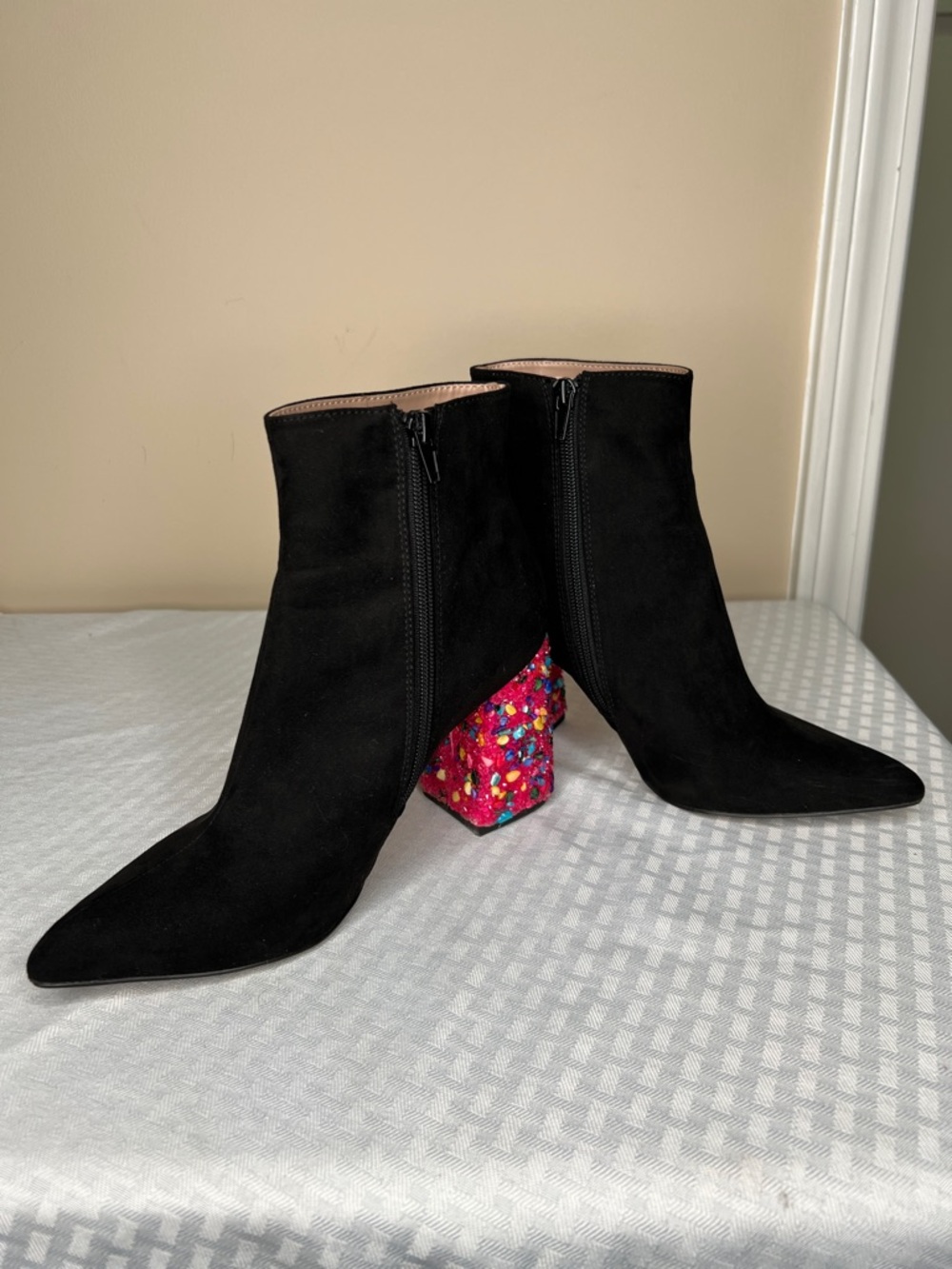 Betsey Johnson Kassie Black Suede Pointed Toe Boots w/ Jeweled Block Heel EUC